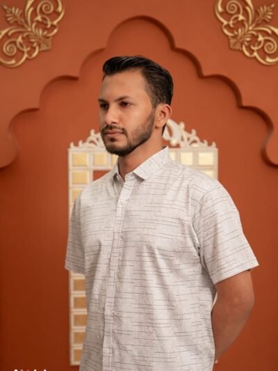 Linear Comfort: Graphite Mist